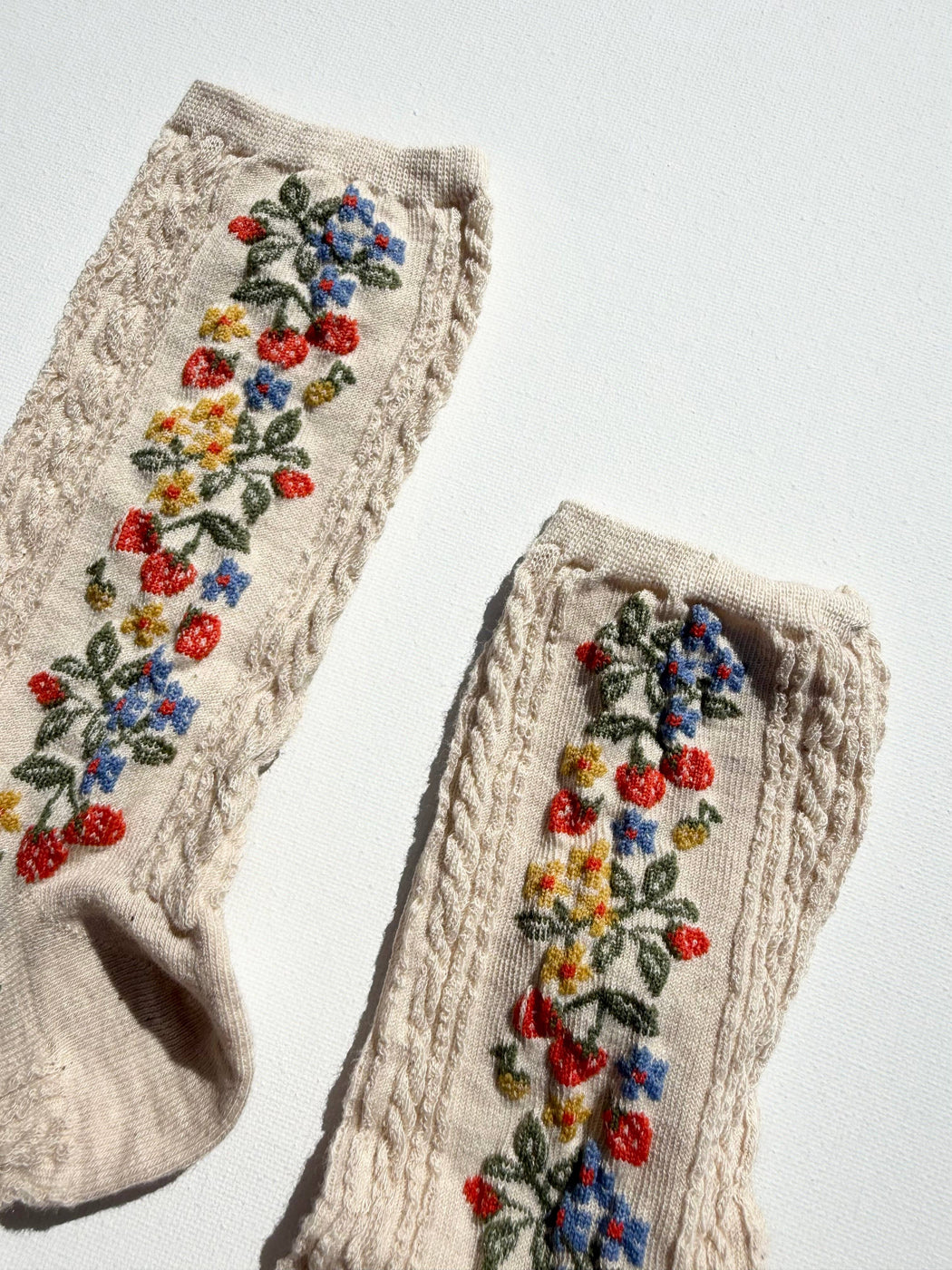 WILD STRAWBERRY SOCKS | Cream