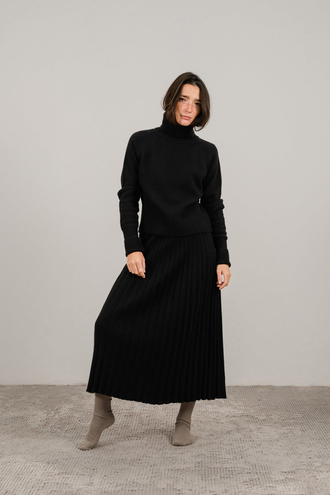 Cashmere Mix Pleated Skirt | Black