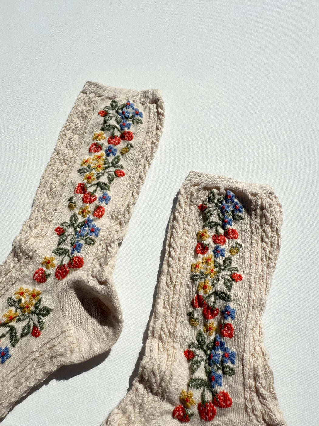 WILD STRAWBERRY SOCKS | Cream
