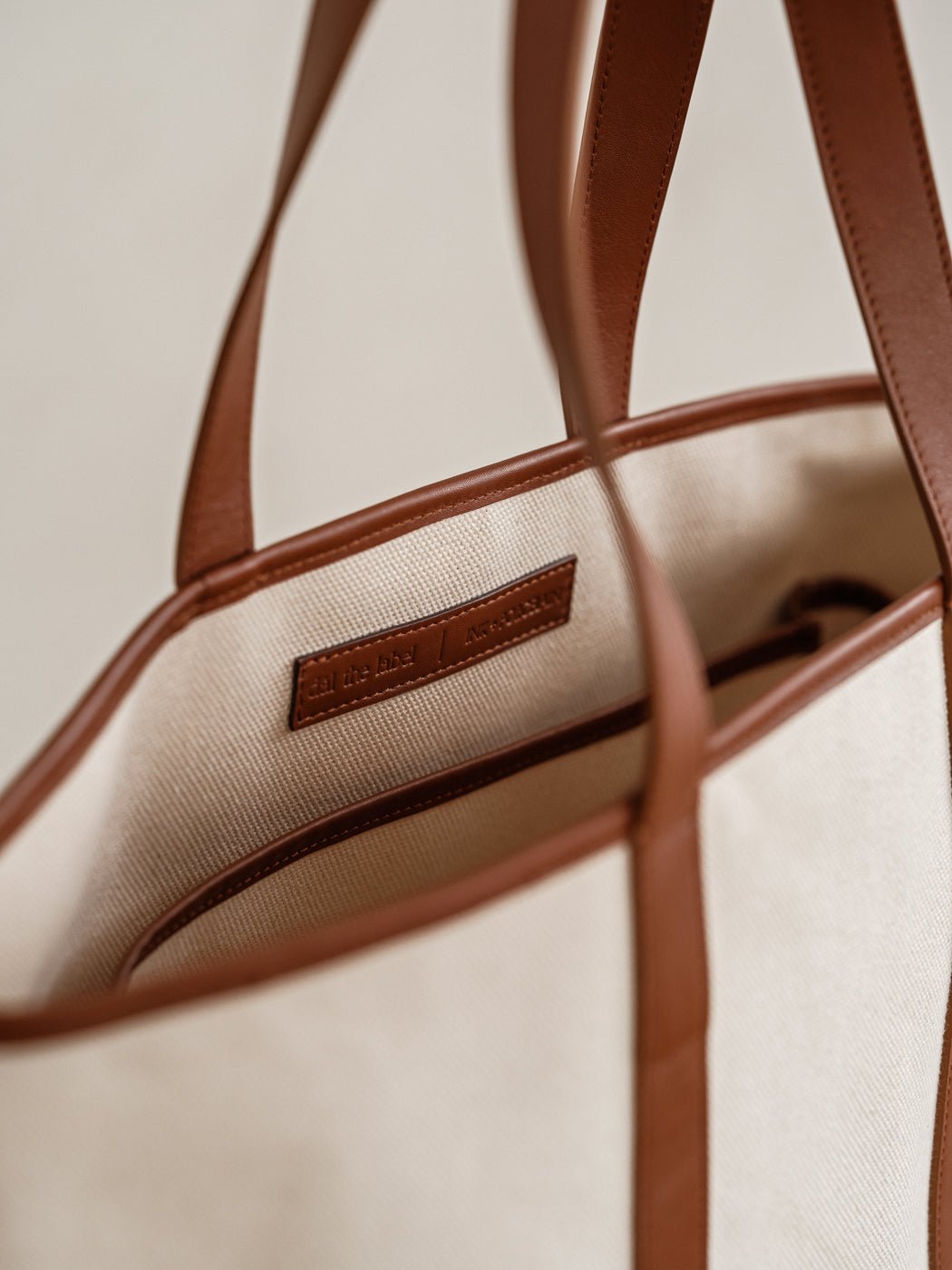 STRUCTURED TOTE BAG | TAN