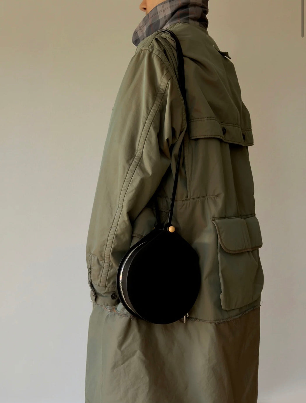 002-1-2 Cornercircle L | Black