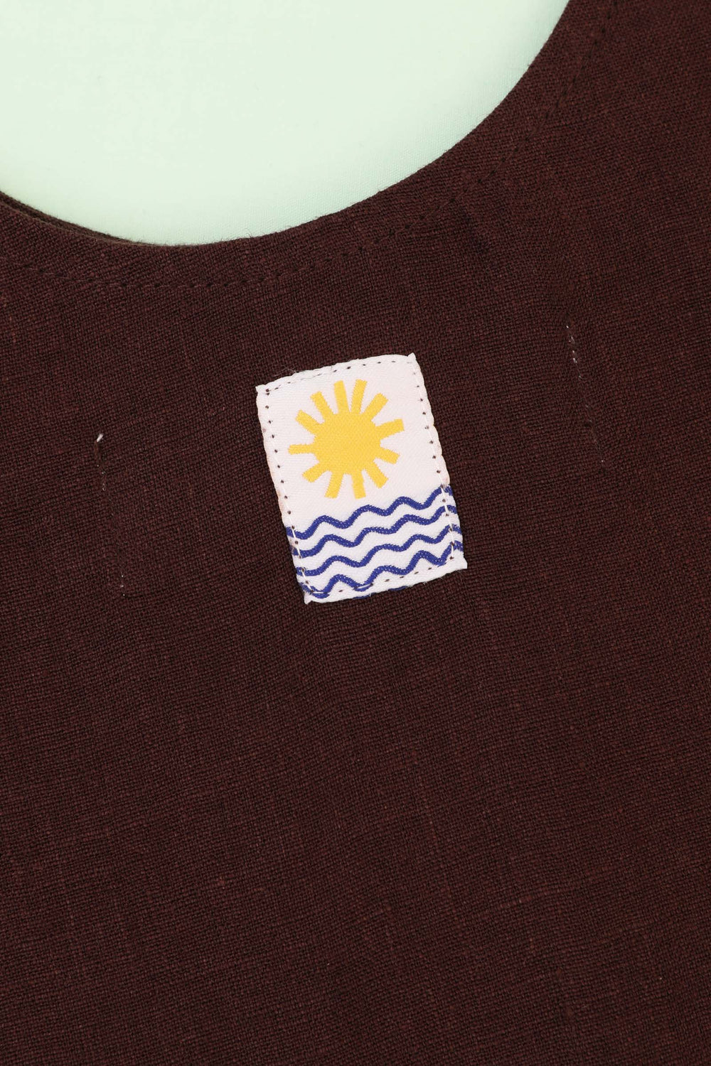 BASIC BUTTON FRONT TANK | CHOCOLATE