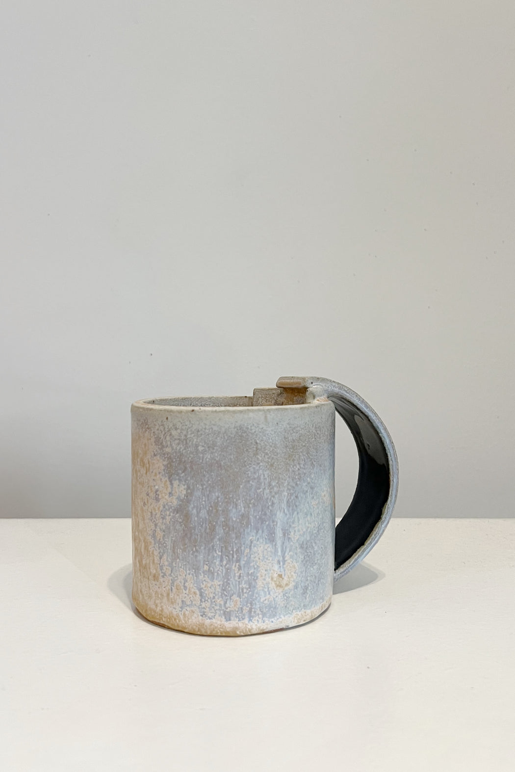 Sabia Taza Stoneware Mug | Beige & Black Handle
