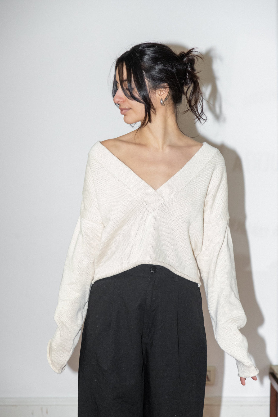 V-NECK CROP SWEATER | ECRU