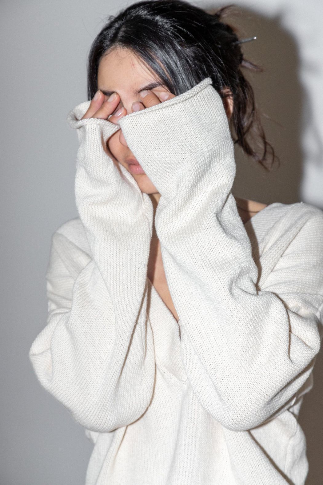 V-NECK CROP SWEATER | ECRU