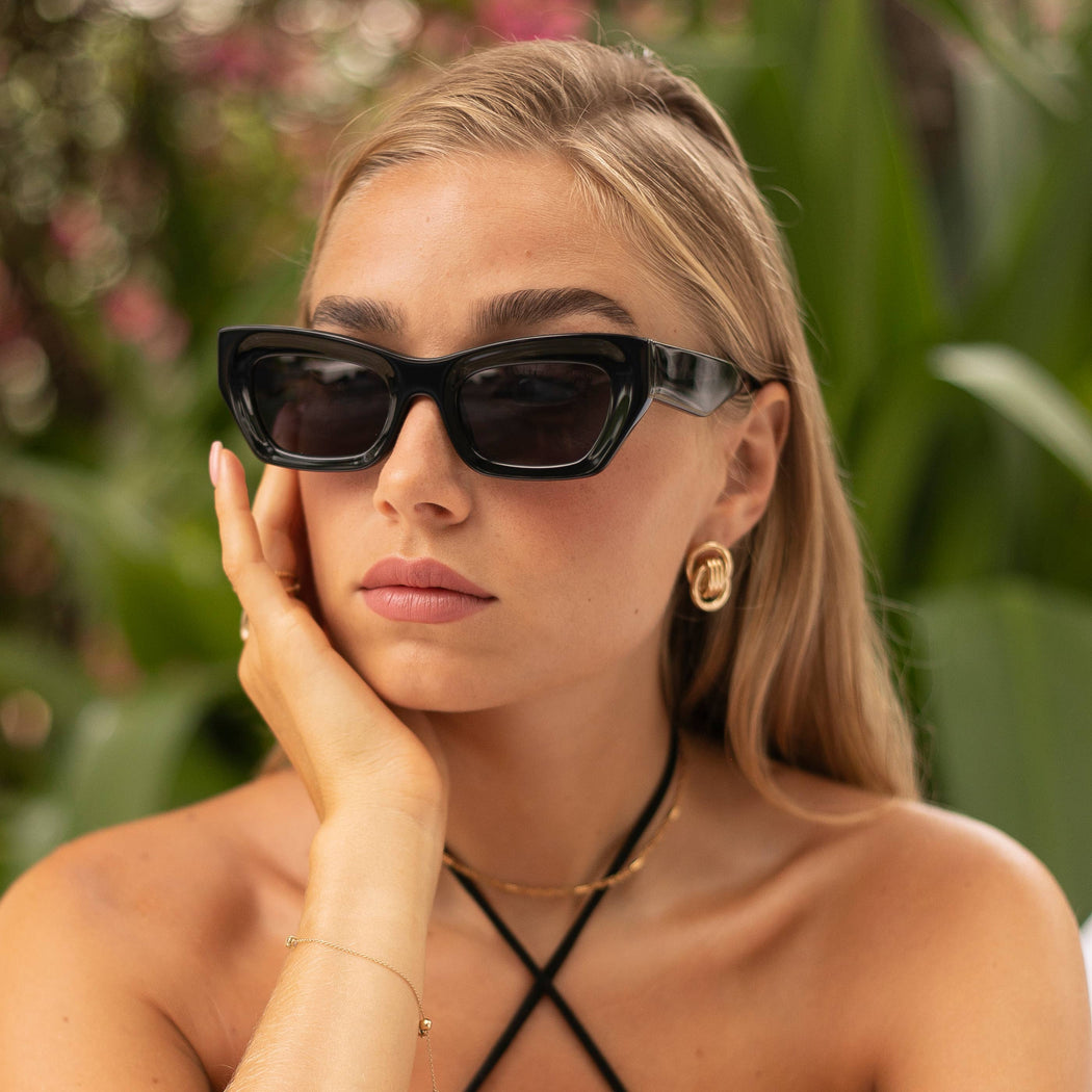 Selina Womens Acetate Cat Eye Sunglasses: Black