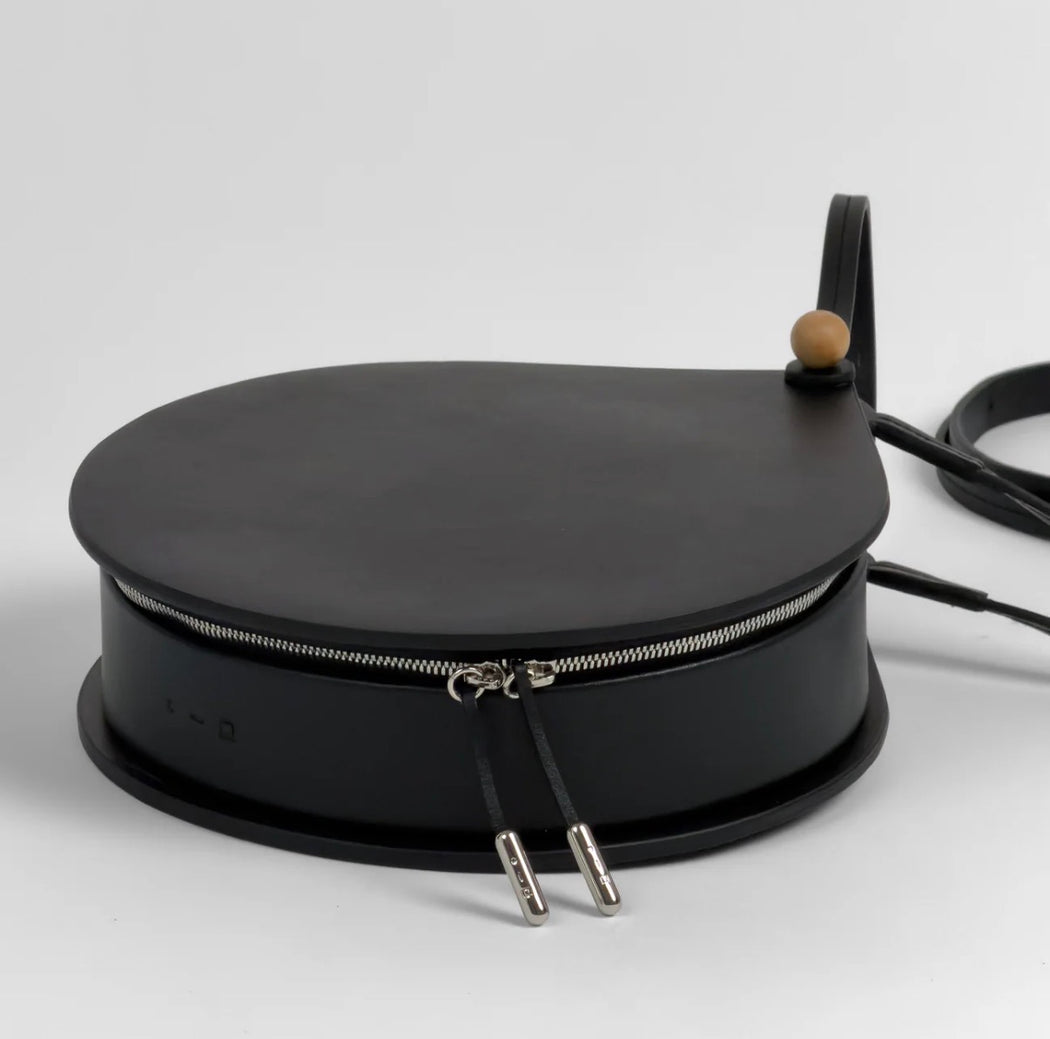 002-1-2 Cornercircle L | Black