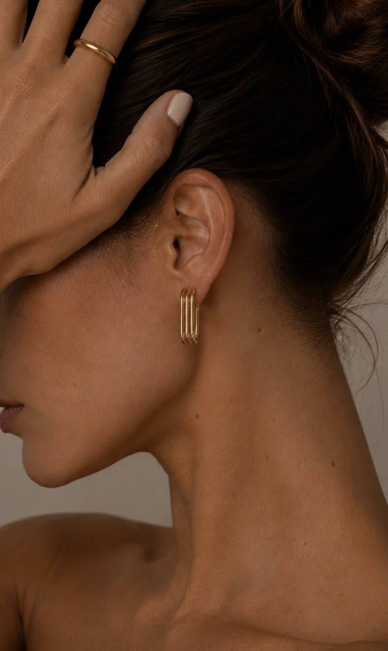 Kinsley Hoops | Ribbed Gold Huggie Hoops