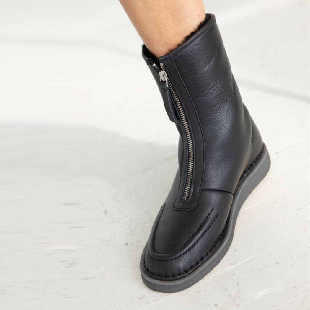 THE AURORA BOOT | Black