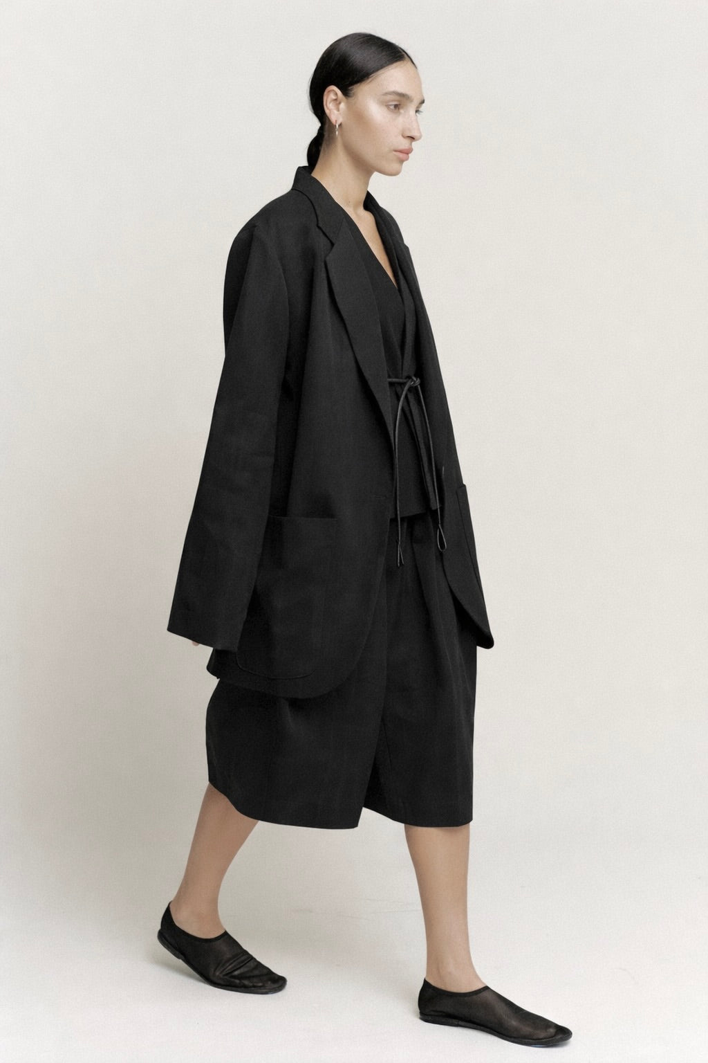 Boxy Pleat Short | Black Linen