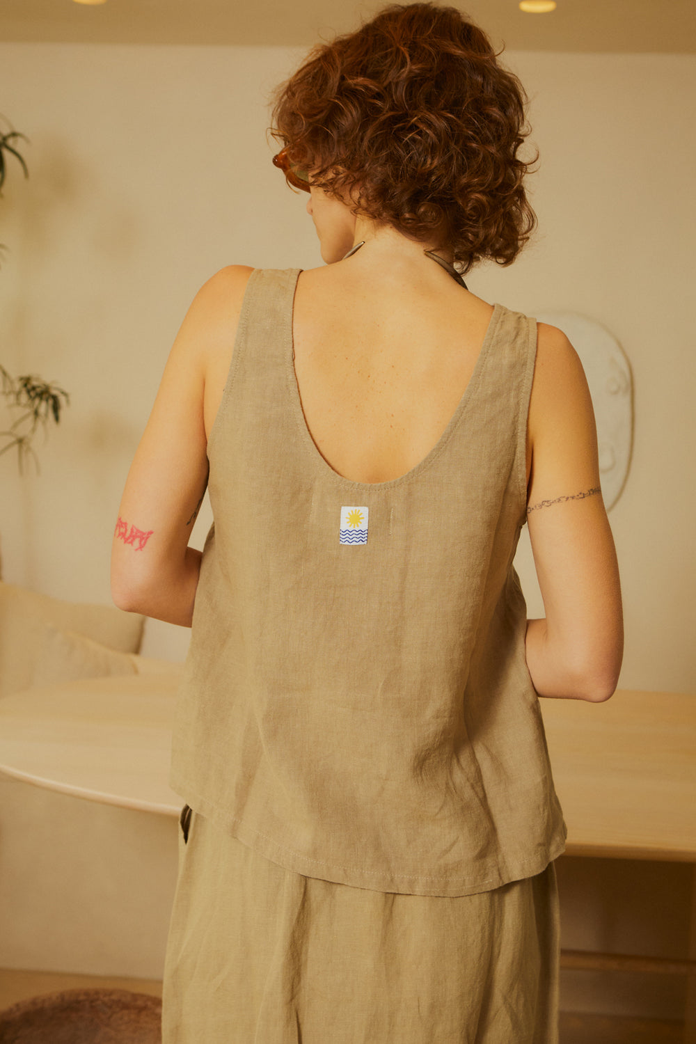 BASIC BUTTON FRONT TANK | STONE