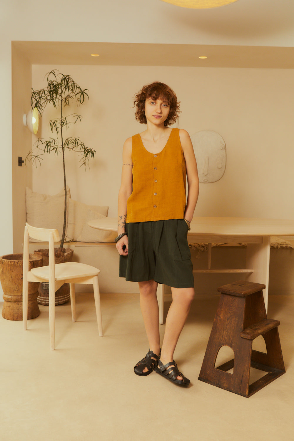 BASIC BUTTON FRONT TANK | TURMERIC