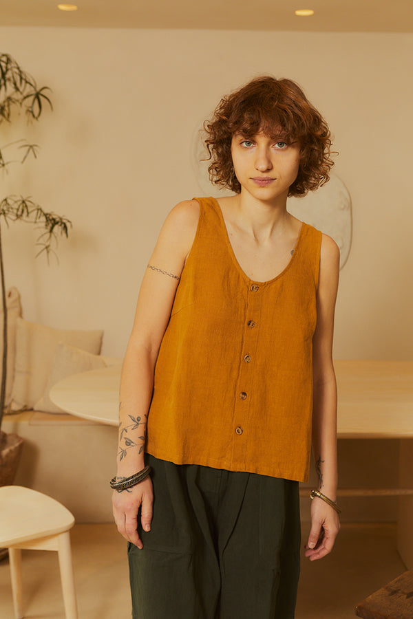 BASIC BUTTON FRONT TANK | TURMERIC