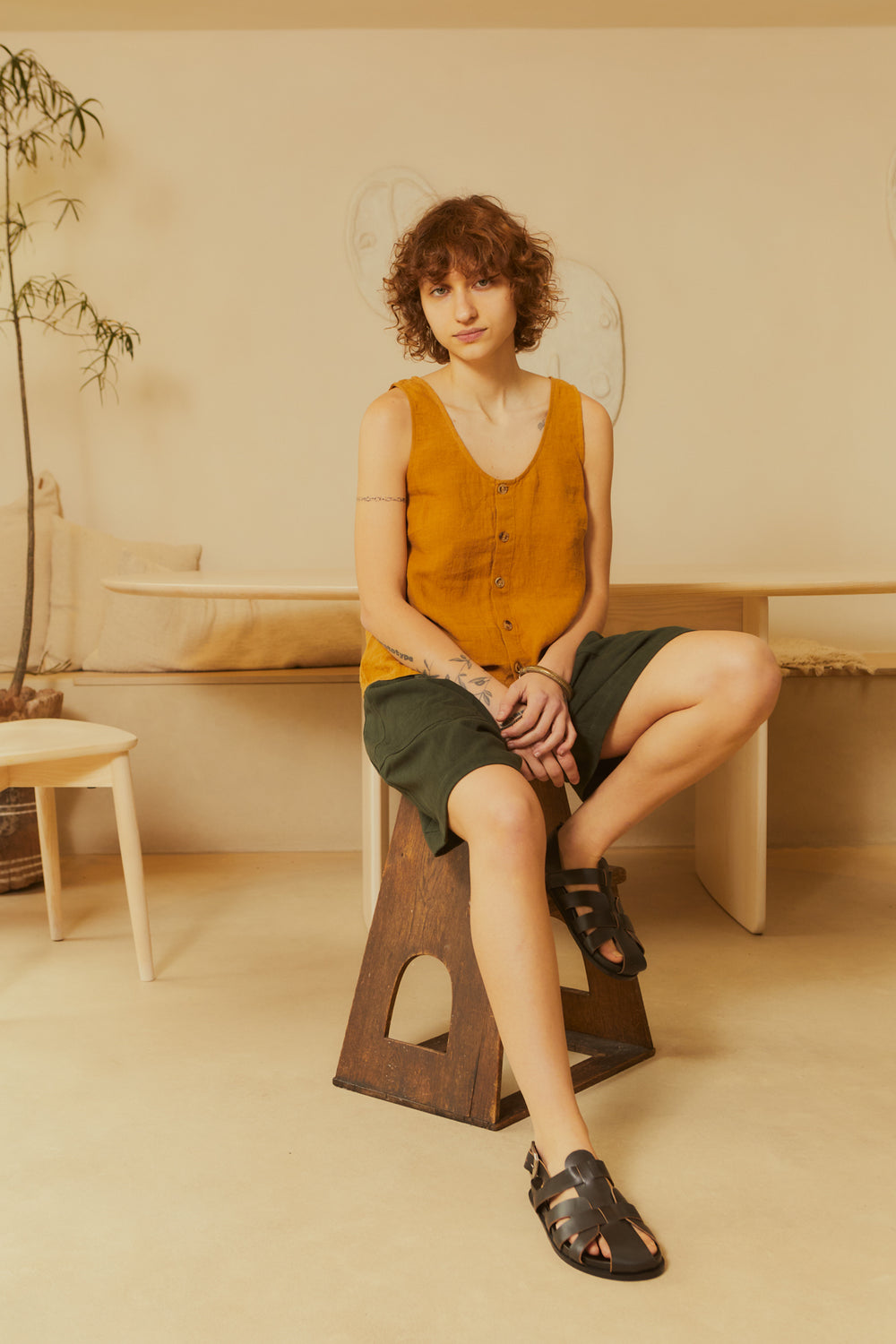 BASIC BUTTON FRONT TANK | TURMERIC