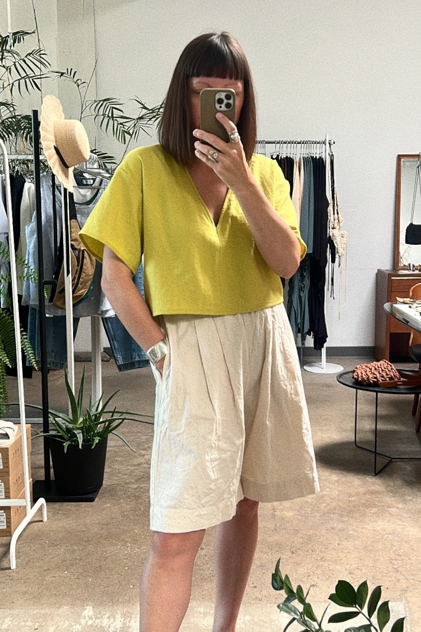 Cropped Essential V Top | Rich Citra