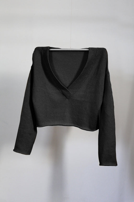V-NECK CROP SWEATER | WASHED BLACK
