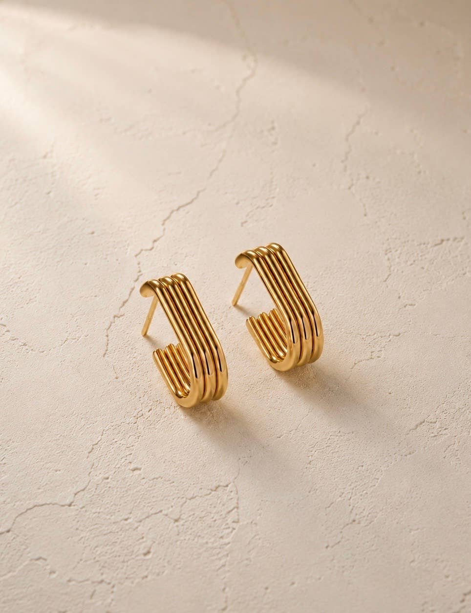 Kinsley Hoops | Ribbed Gold Huggie Hoops