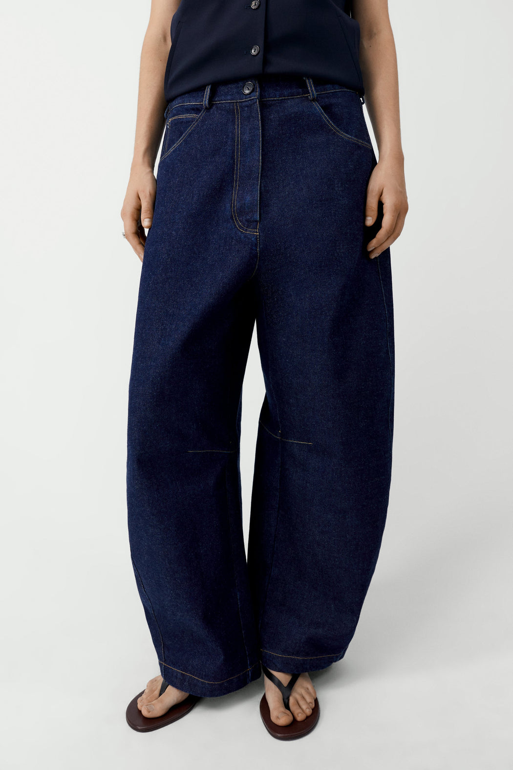 CURVED BAGGY JEANS | INDIGO