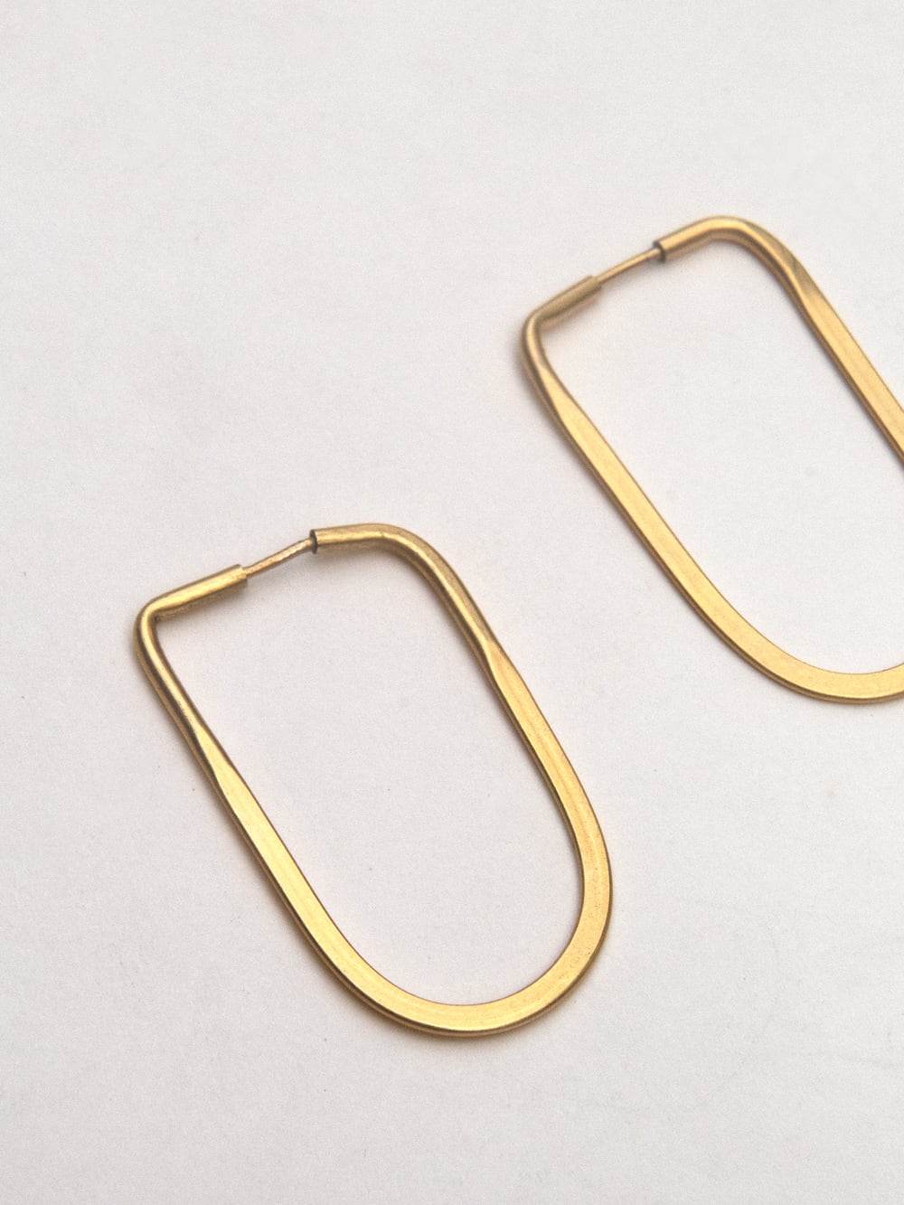 SMALL OVAL HOOPS